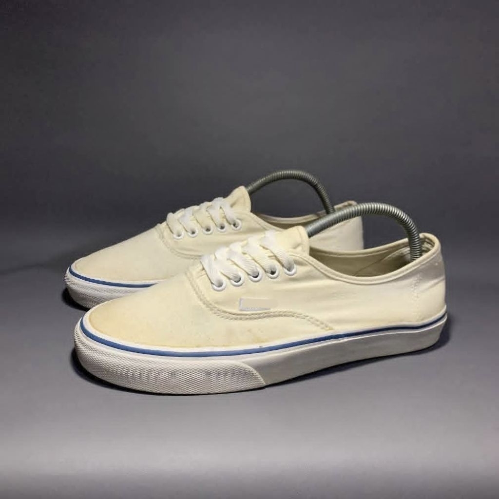 sepatu kets putih pria