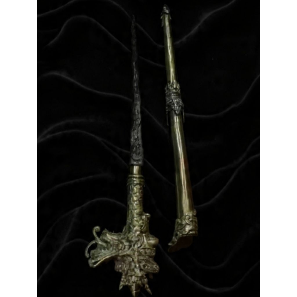 Pajangan Keris Antik Eksklusif - Senjata Tradisional Hiasan Dinding - Barang Antik Kolektor