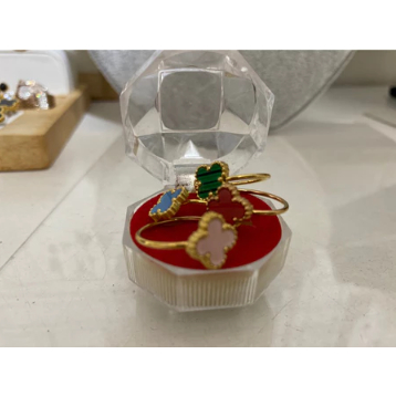 Cincin Bunga Model Clover Emas