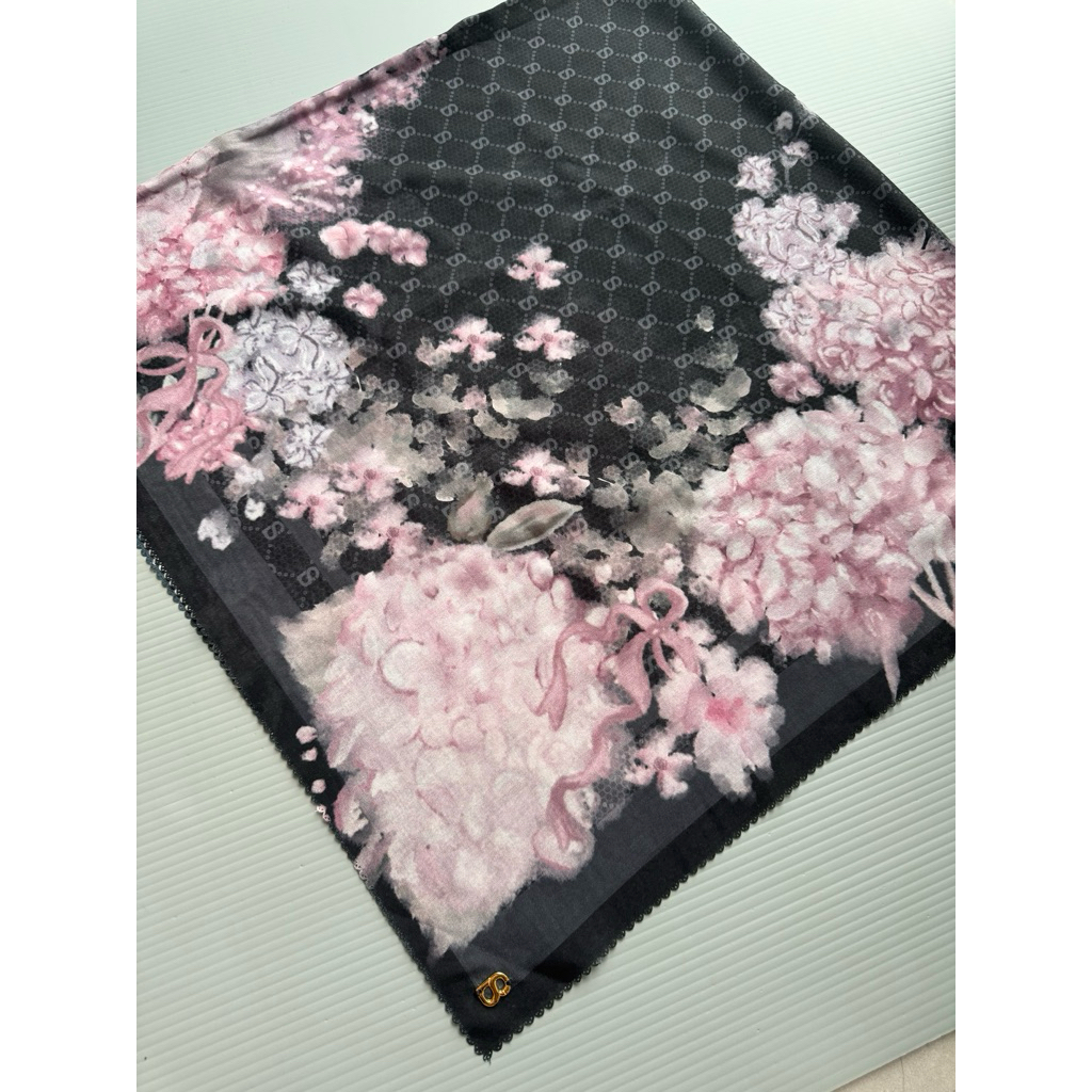 Hydrangea Black Buttonscarves
