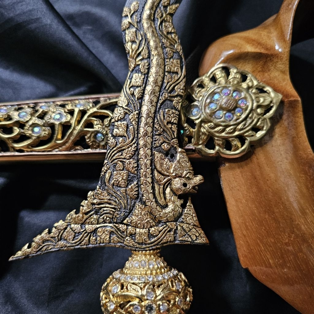 Keris Nogo Sosro X Luk 13 Kinatah Sepuh Emas  Pamor Ngulit Semangka