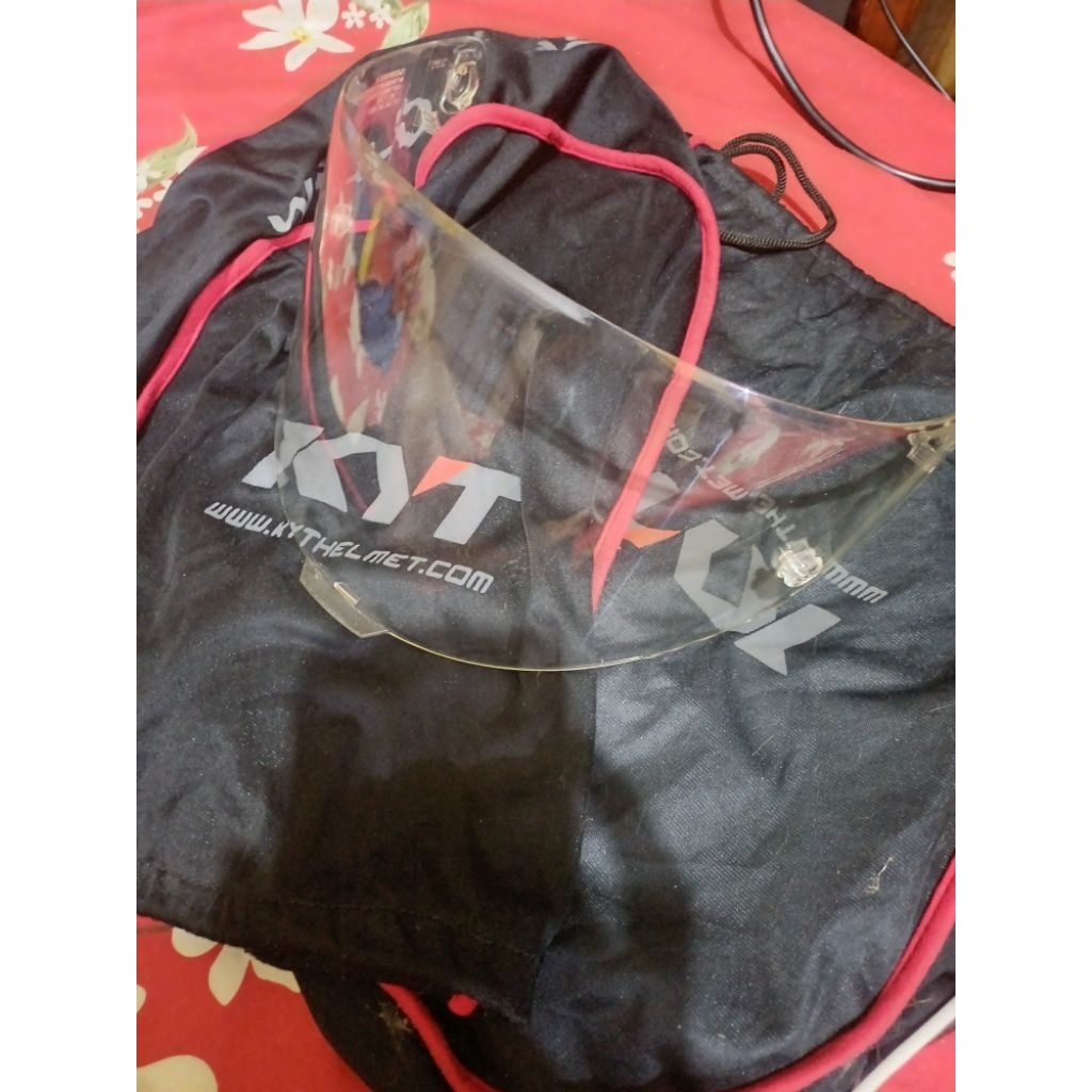 Visor + Sarung Helm KYT TTC