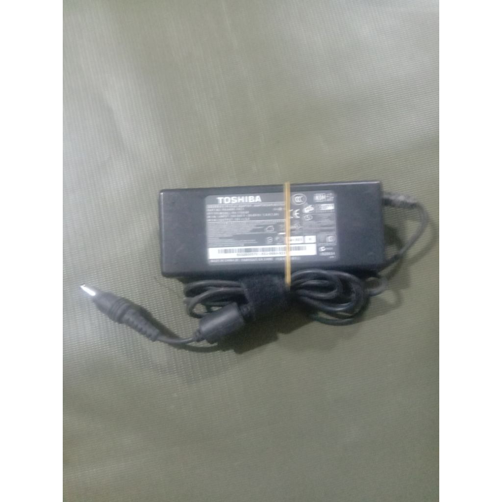 adaptor laptop Toshiba