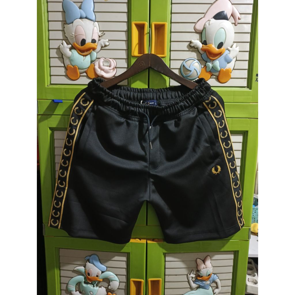 fred perry celana pendek size XL import baru