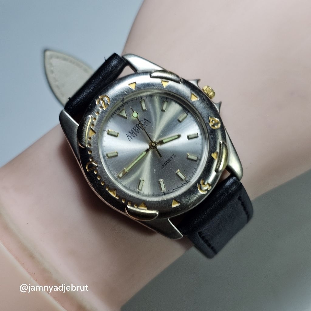 Jam America Perry Ellis APE1588A Gold Grey Vintage Bekas