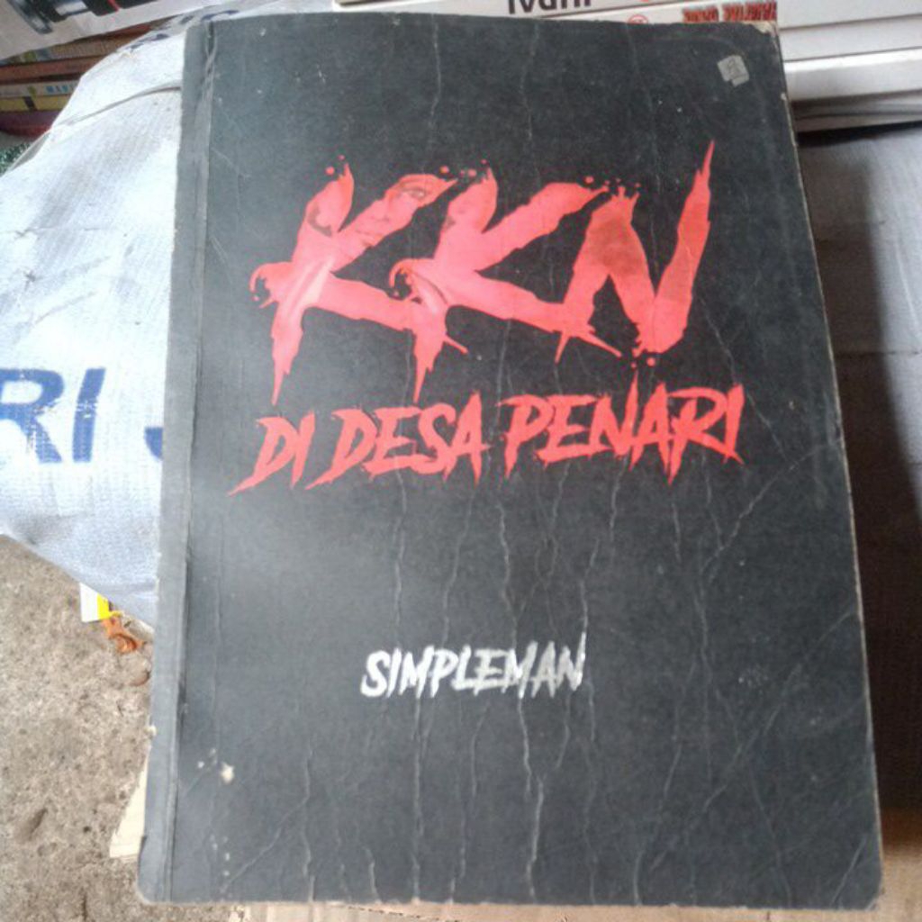 BUKU KKN DI DESA PENARI SIMPLEMAN