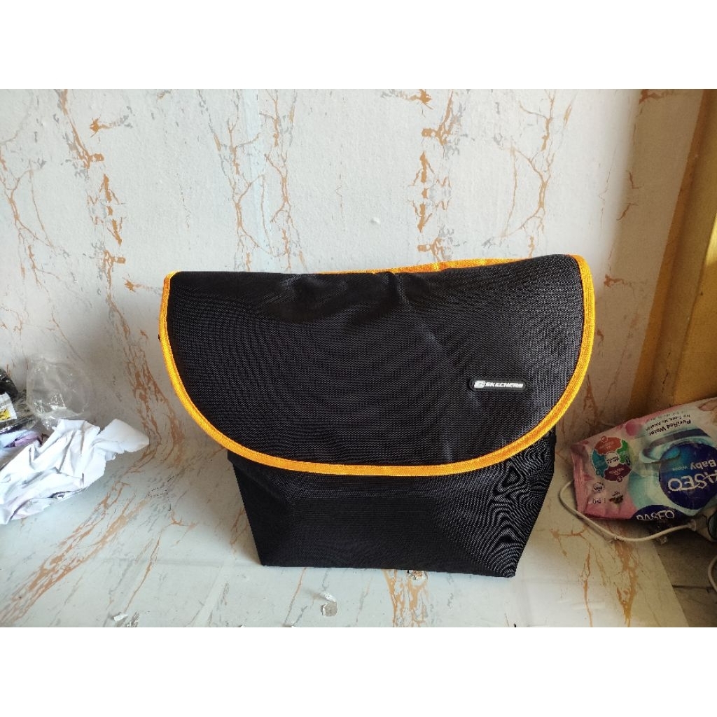 tas selempang skechers