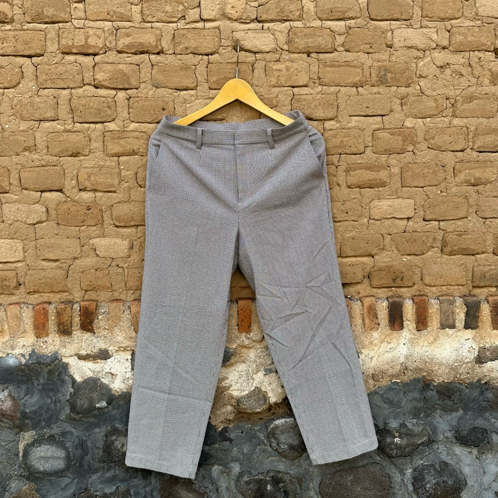 size fit 29/30 celana panjang uniqlo bahan hitam putih kotak kantor formal murah