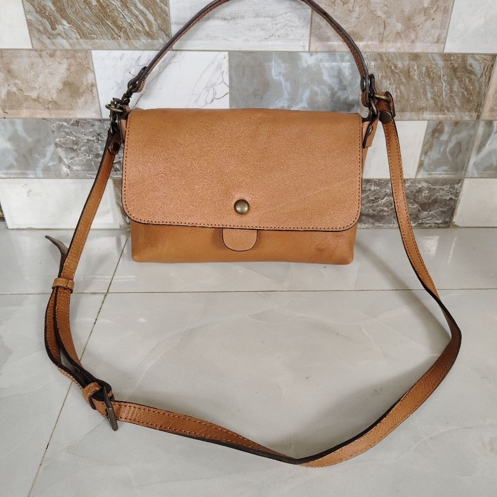 sling bag/hand bag kulit tunggal Monsac pl