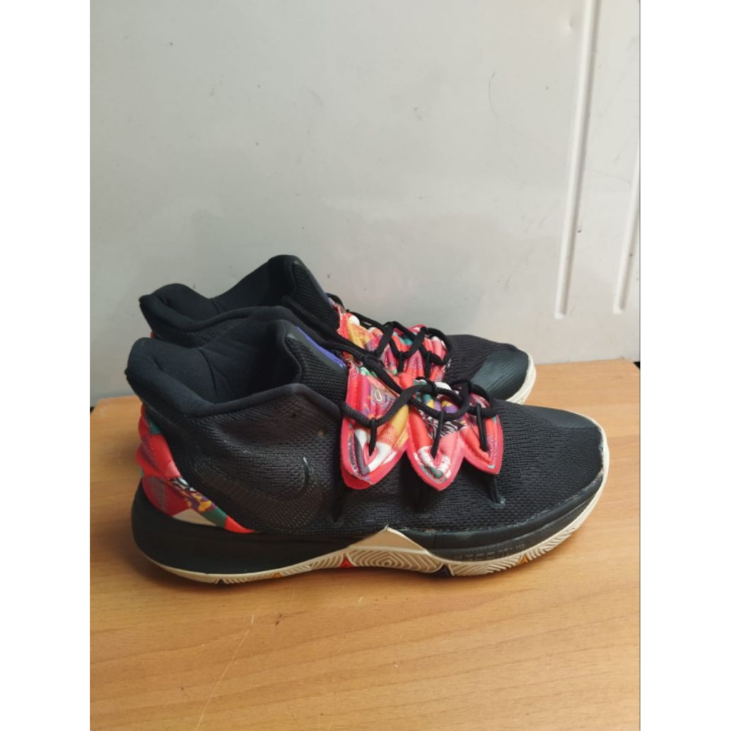 SEPATU BASKET SNEAKERS NIKE KYRIE 5 SIZE 41 BEKAS PRELOVED