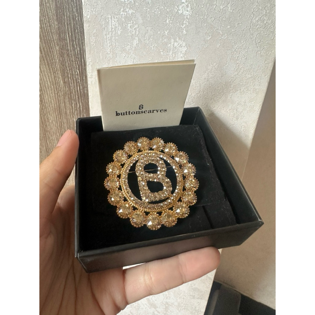 Brooch Buttonscarves