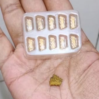 mezco batman supreme knight set wepone only original