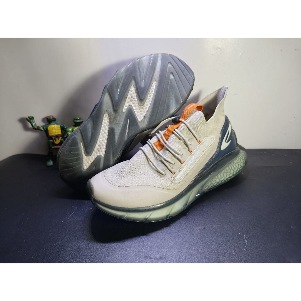 sepatu lari 910 yuka ace second size 42