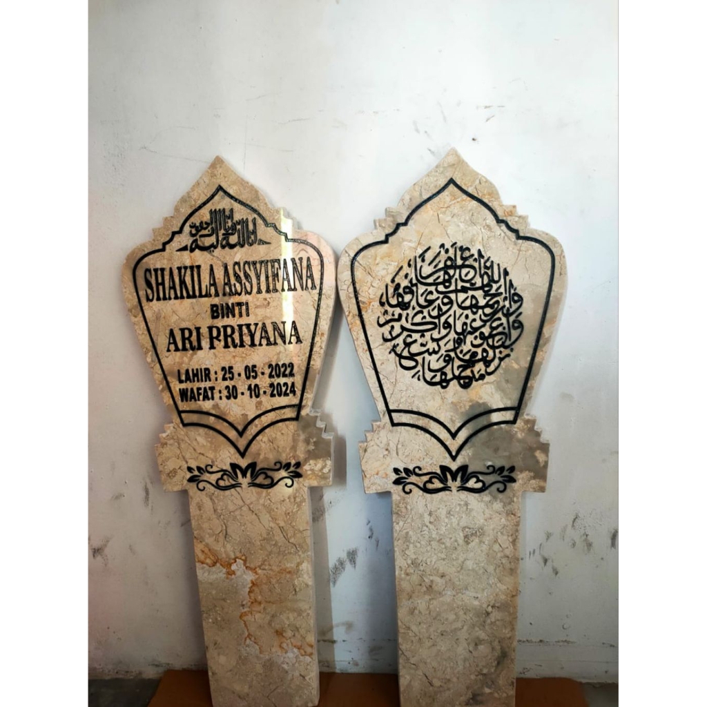 BATU NISAN TANCAP MARMER 23 × 60 cm SEPASANG (NAMA & KALIGRAFI) + FREE PACKING KAYU