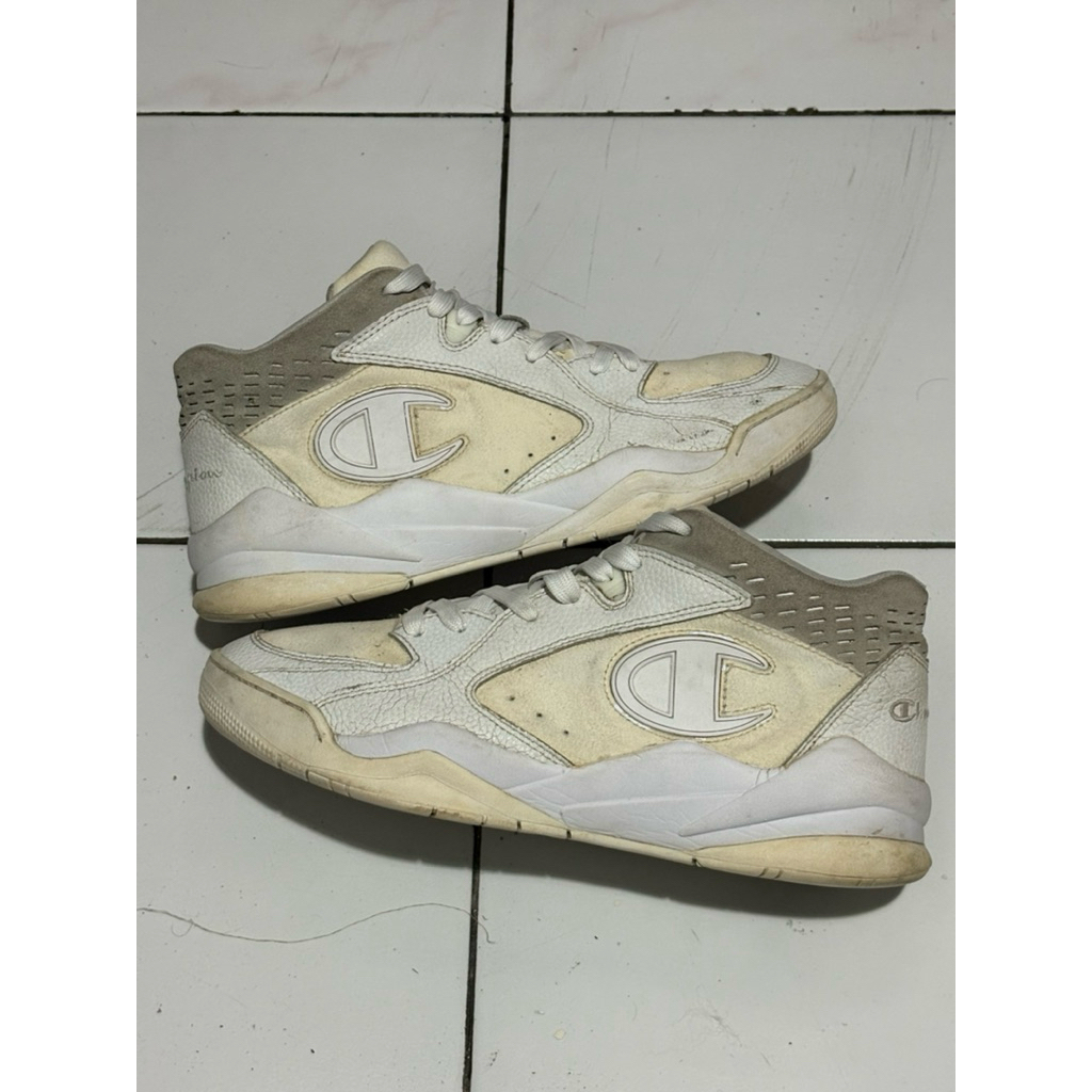 Sepatu Champion