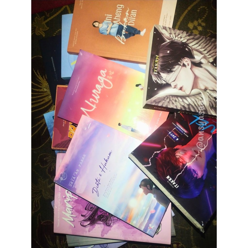 Preloved Novel Ori + Free Merchandise Official