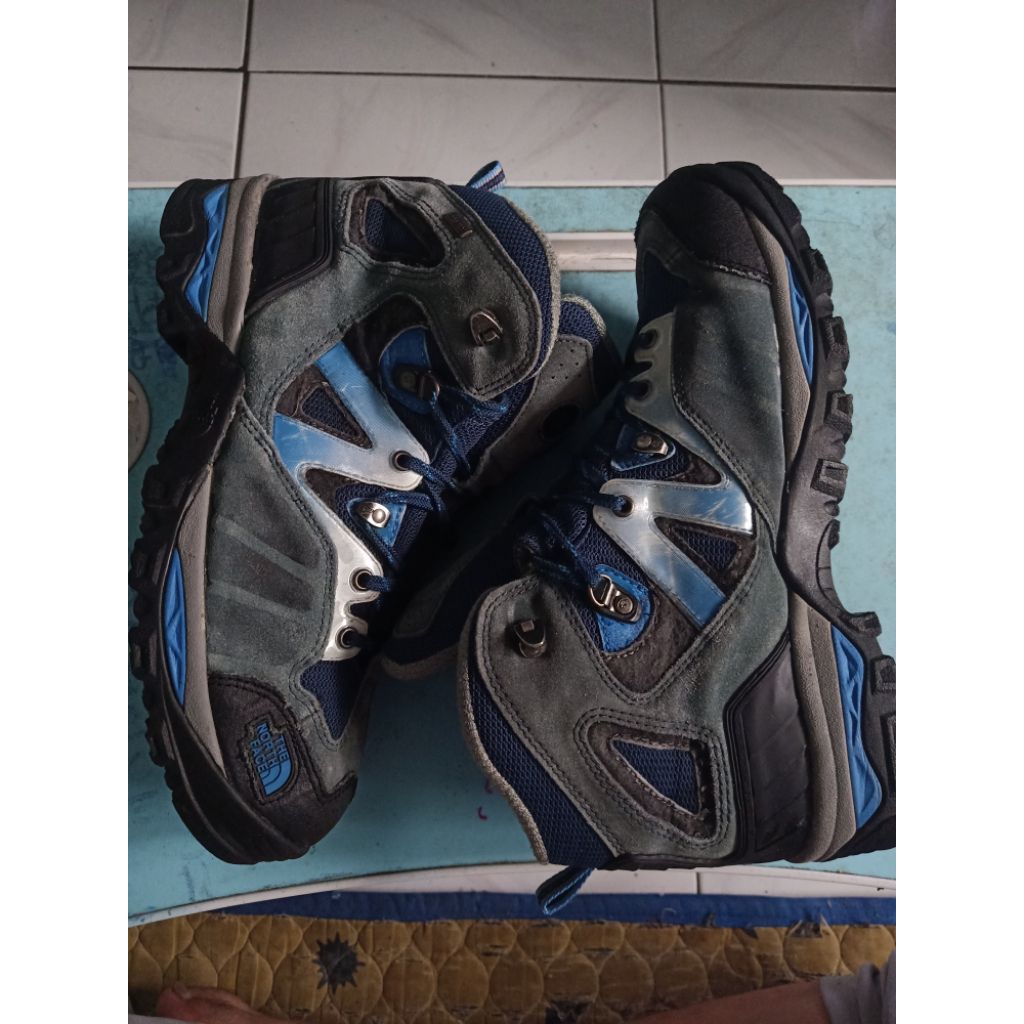 sepatu outdoor TNF gorotex