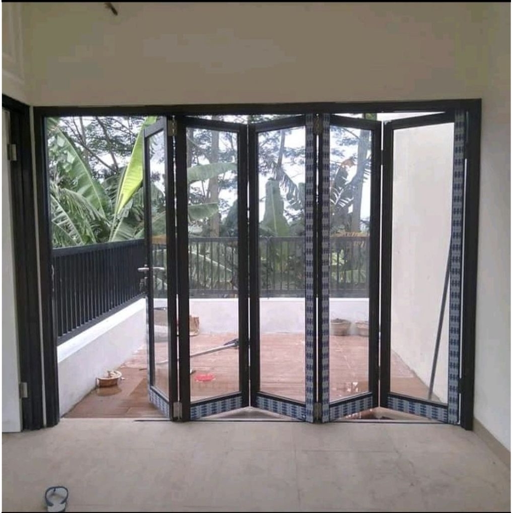 Pintu aluminium lipat