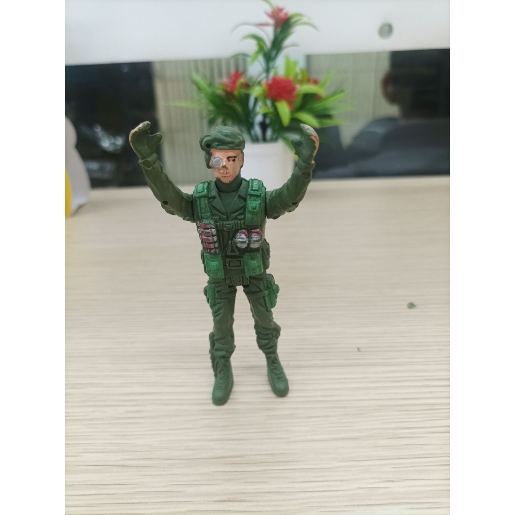 mainan tentara perang bekas