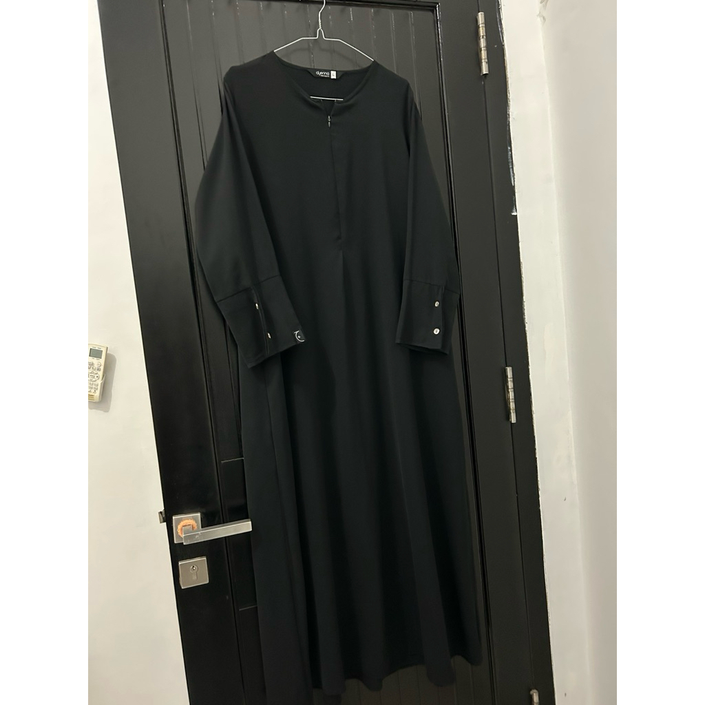 preloved Aljenna Leyya black mazen