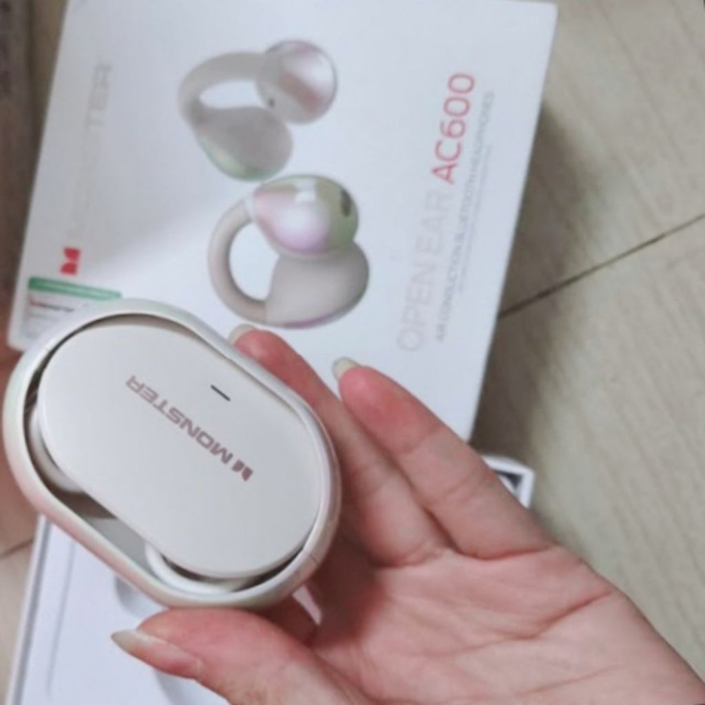 TWS Monster hologram