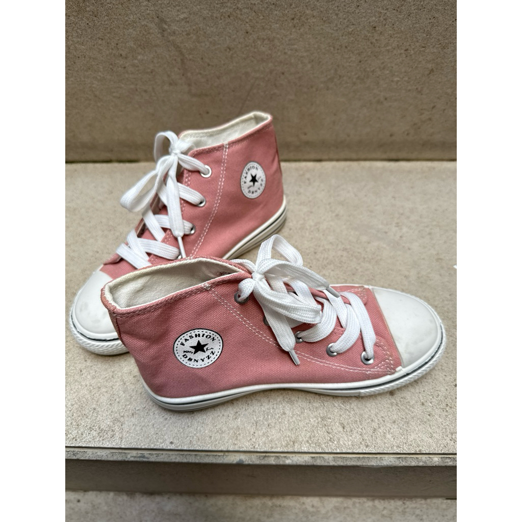 sepatu kets anak perempuan pink
