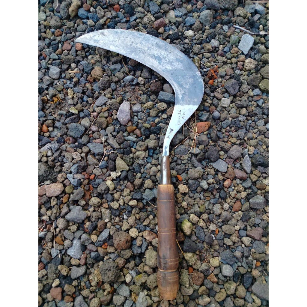 Baja Tembus Alicia arit rumput ukuran Besar