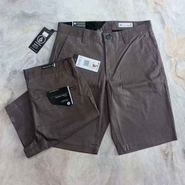 celana pendek volcom original - size 34