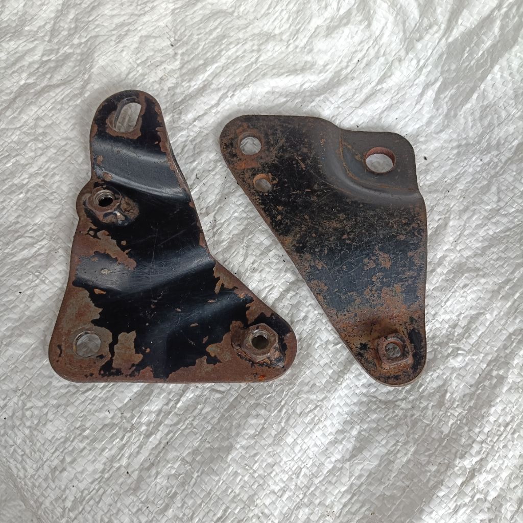 Bracket brecket braket breket knalpot pangkon dudukan footstep postep belakang Honda Supra x 100 lam