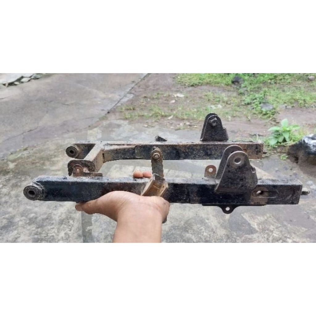 Swing arm kotak suzuki rc100 Rc Bravo tahun muda original