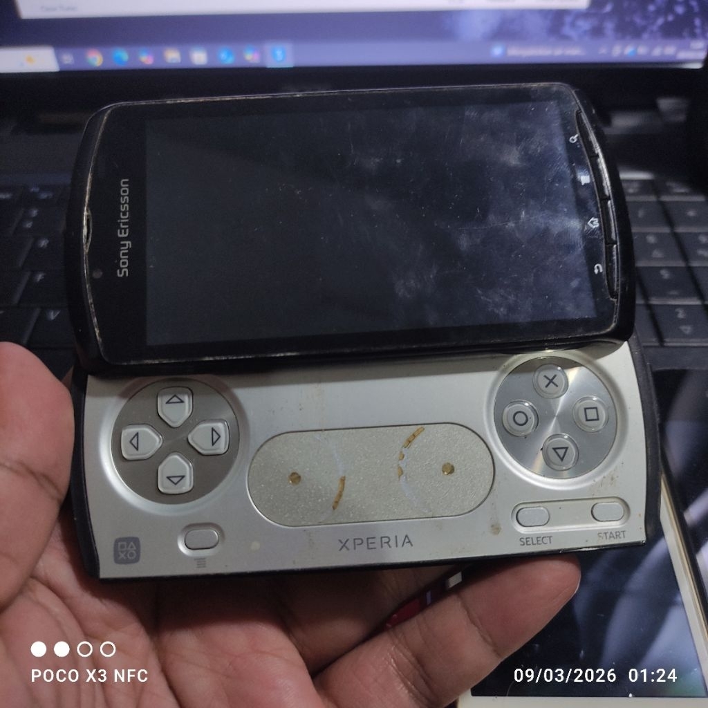 Sony Ericsson R800i Android Jadul Minus cek deskripsi