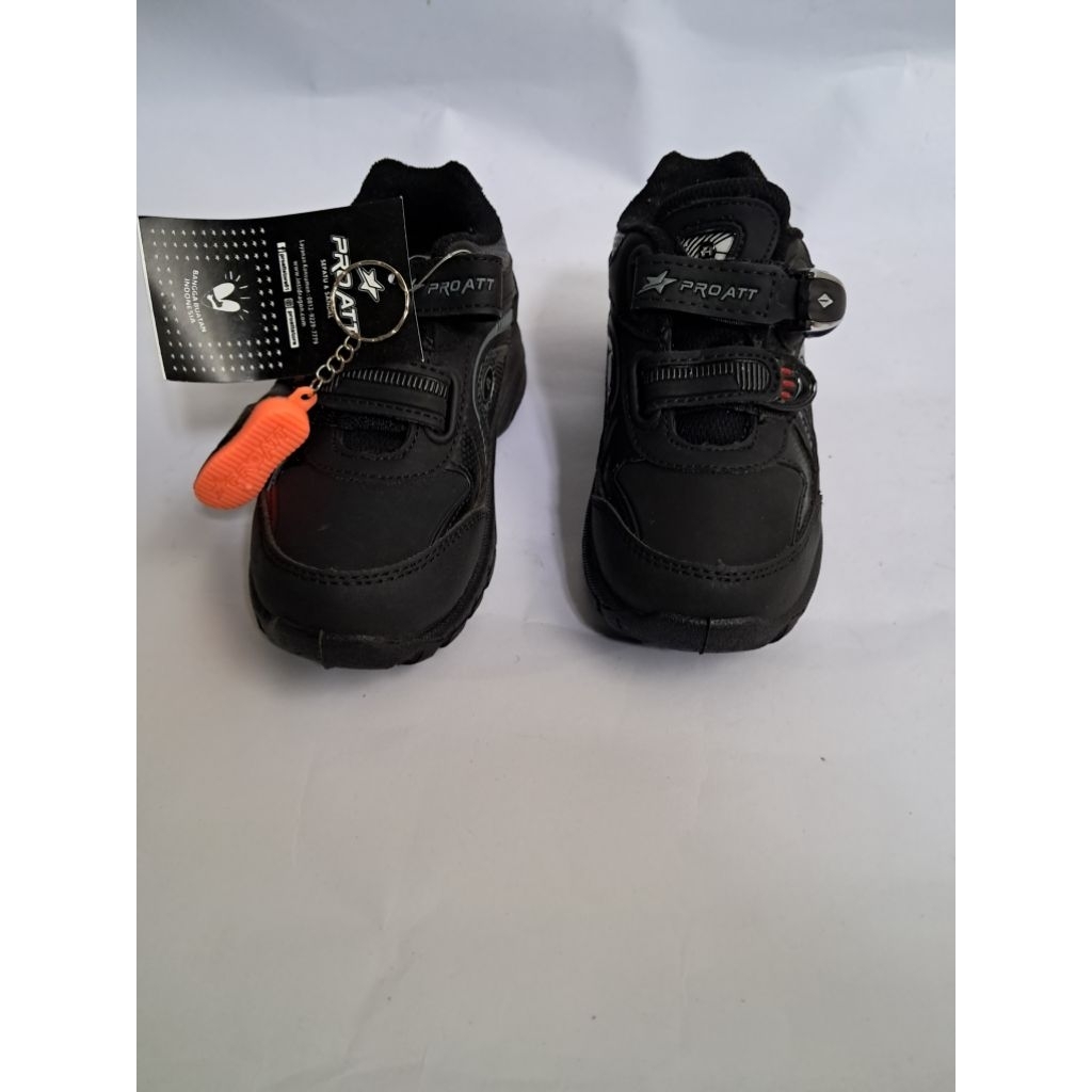 sepatu hitam anak-anak pro-att
