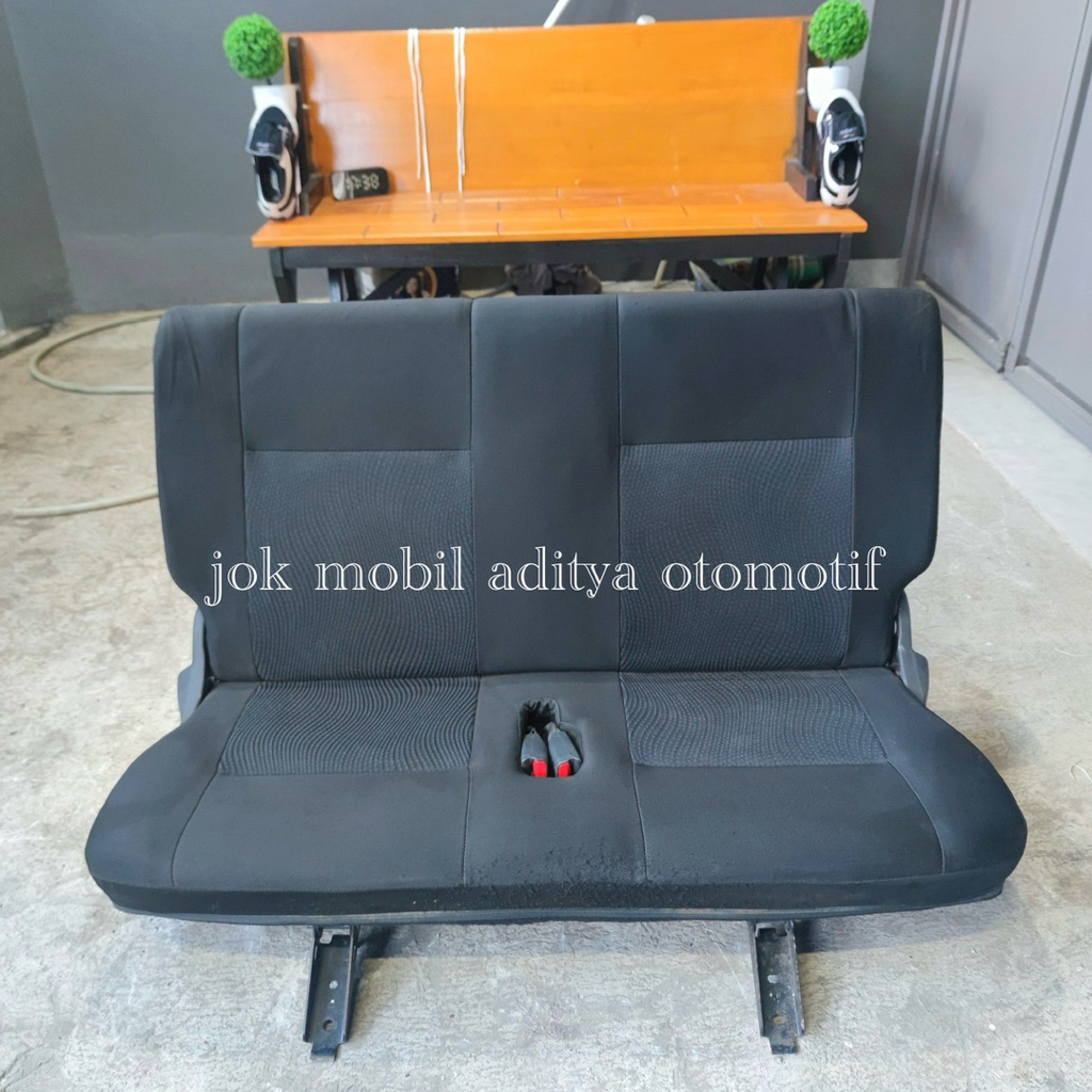 jok belakang baris 3 sigra hitam ori
