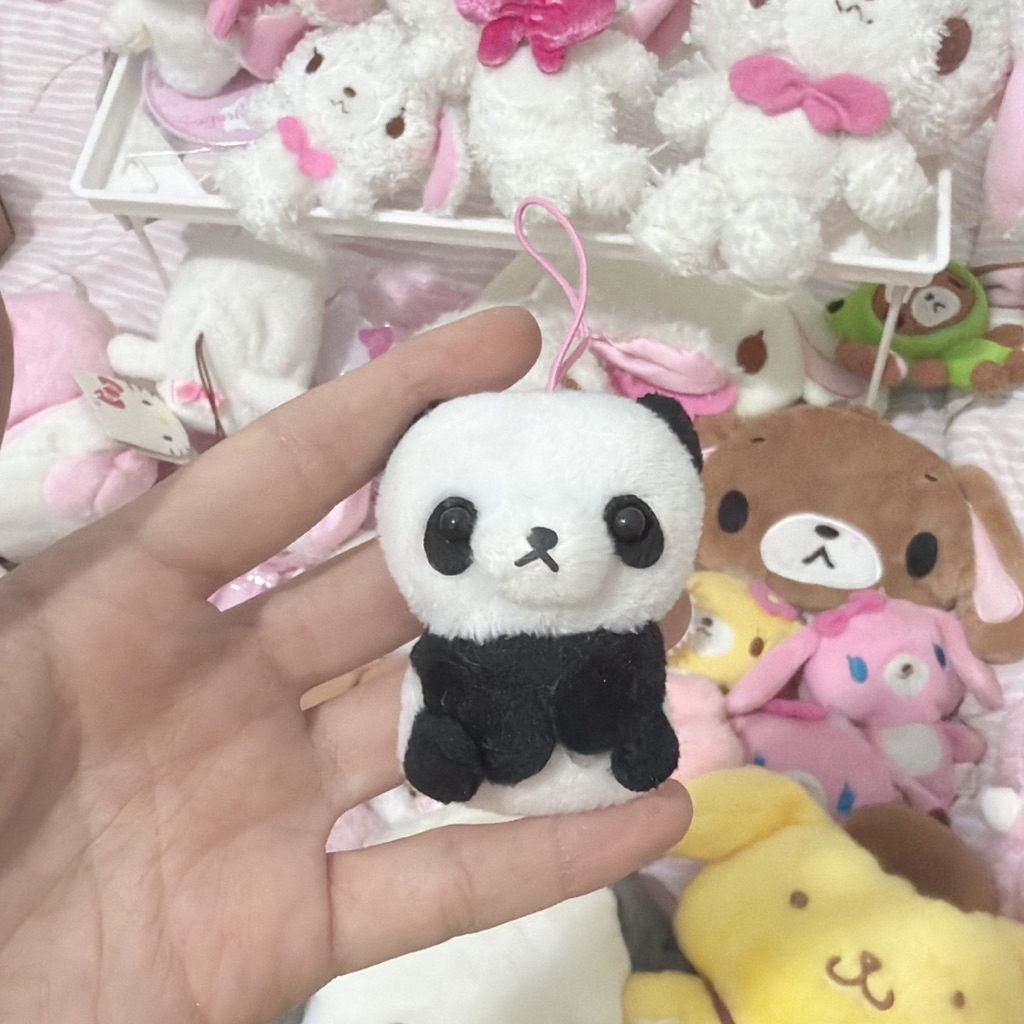 Boneka gantungan panda kecil