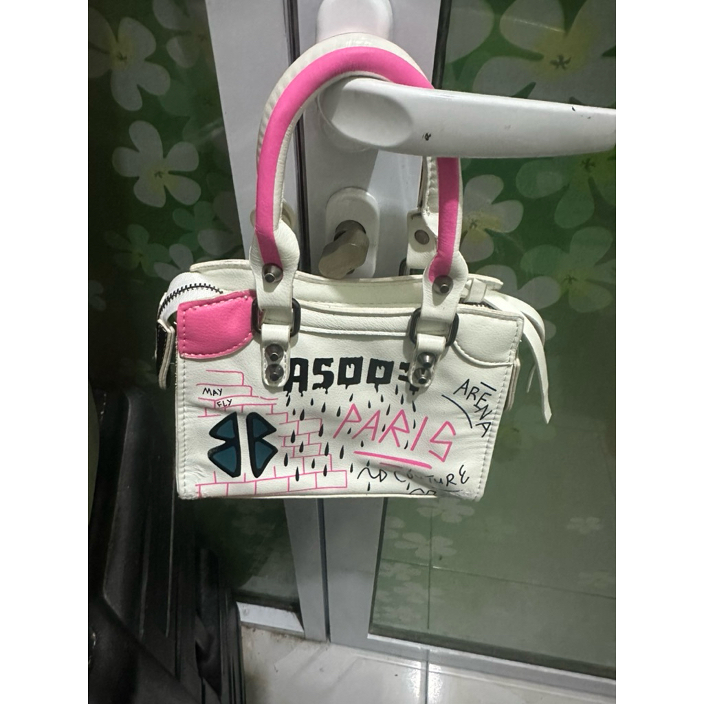 tas Preloved white leather Balenciaga Classic City mini graffiti-printed bag