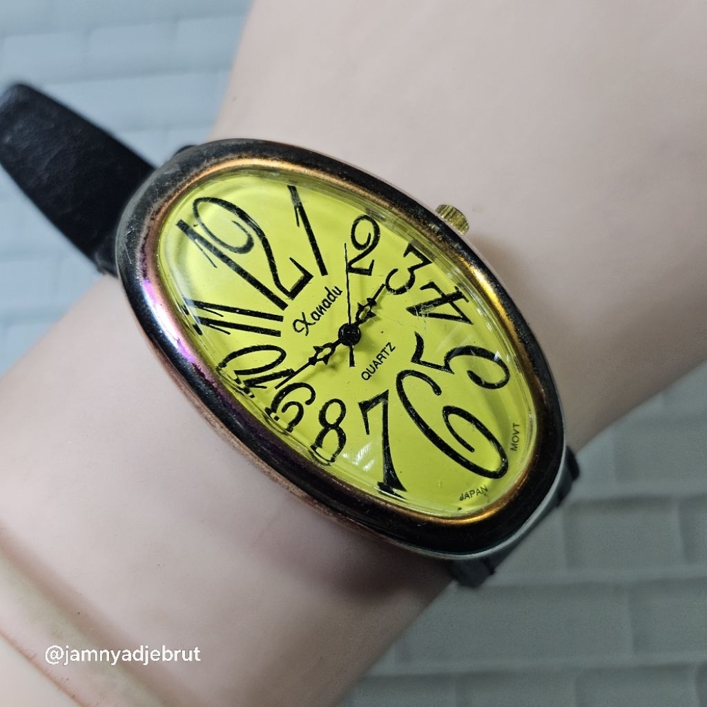 Jam Oval Xanadu Unik Gold Yellow Bekas