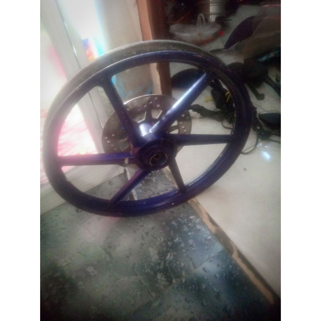 bekas di fizr depan saja