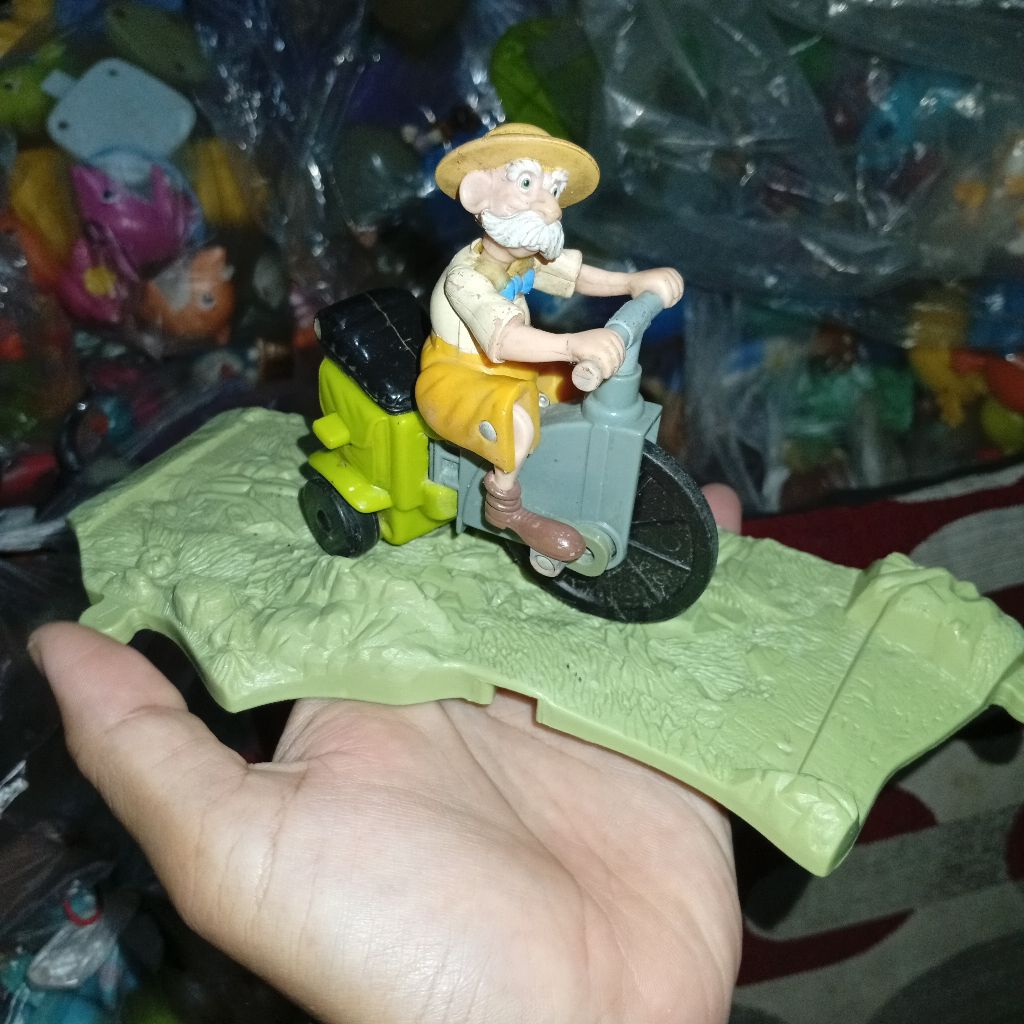 happy meal toys Tarzan tuan porter base plat