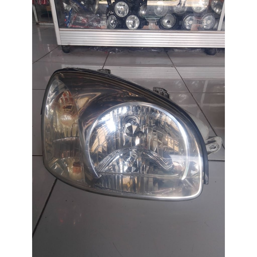 Lampu depan hyundai Santa fe 2001/2003(kanan)