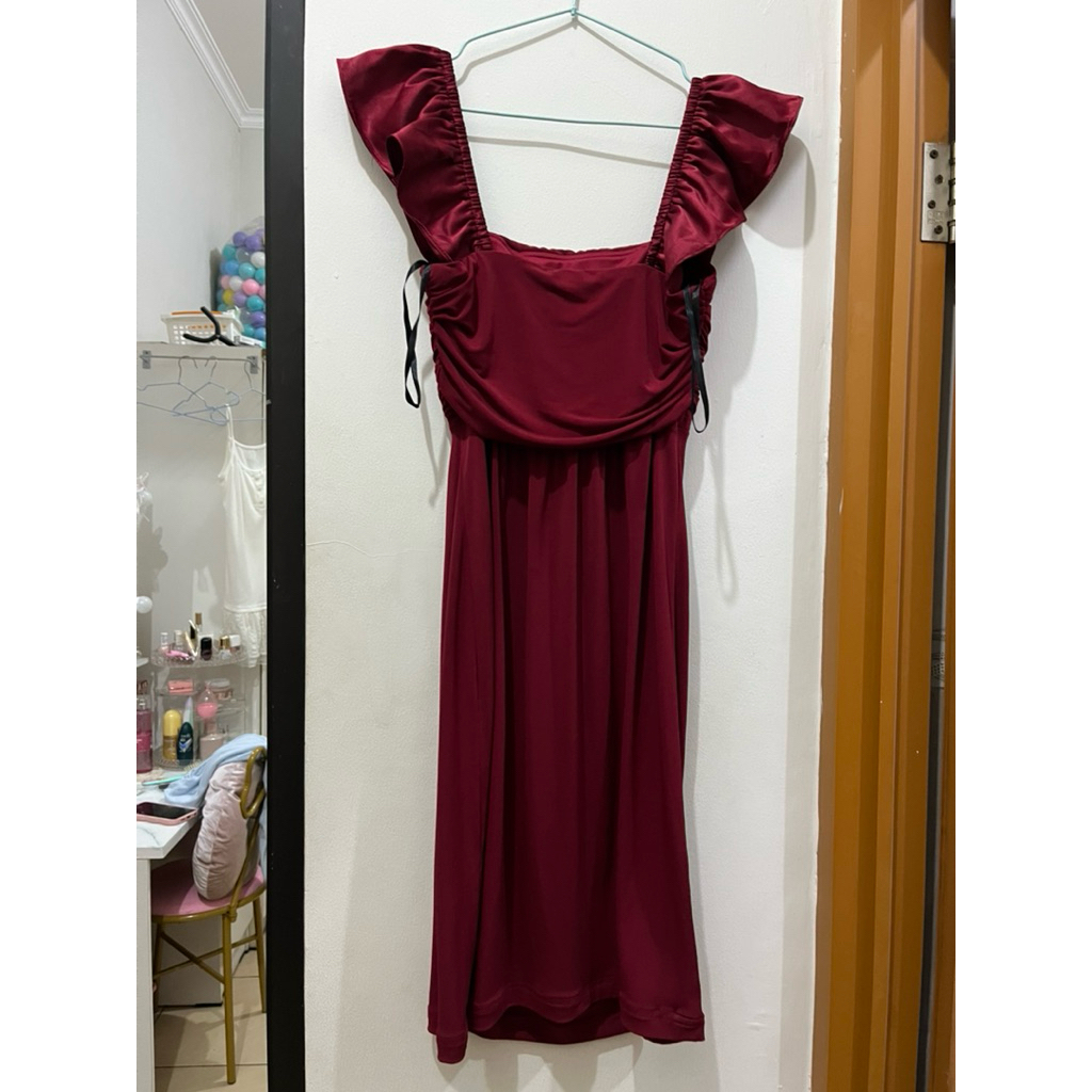 gaun merah maroon