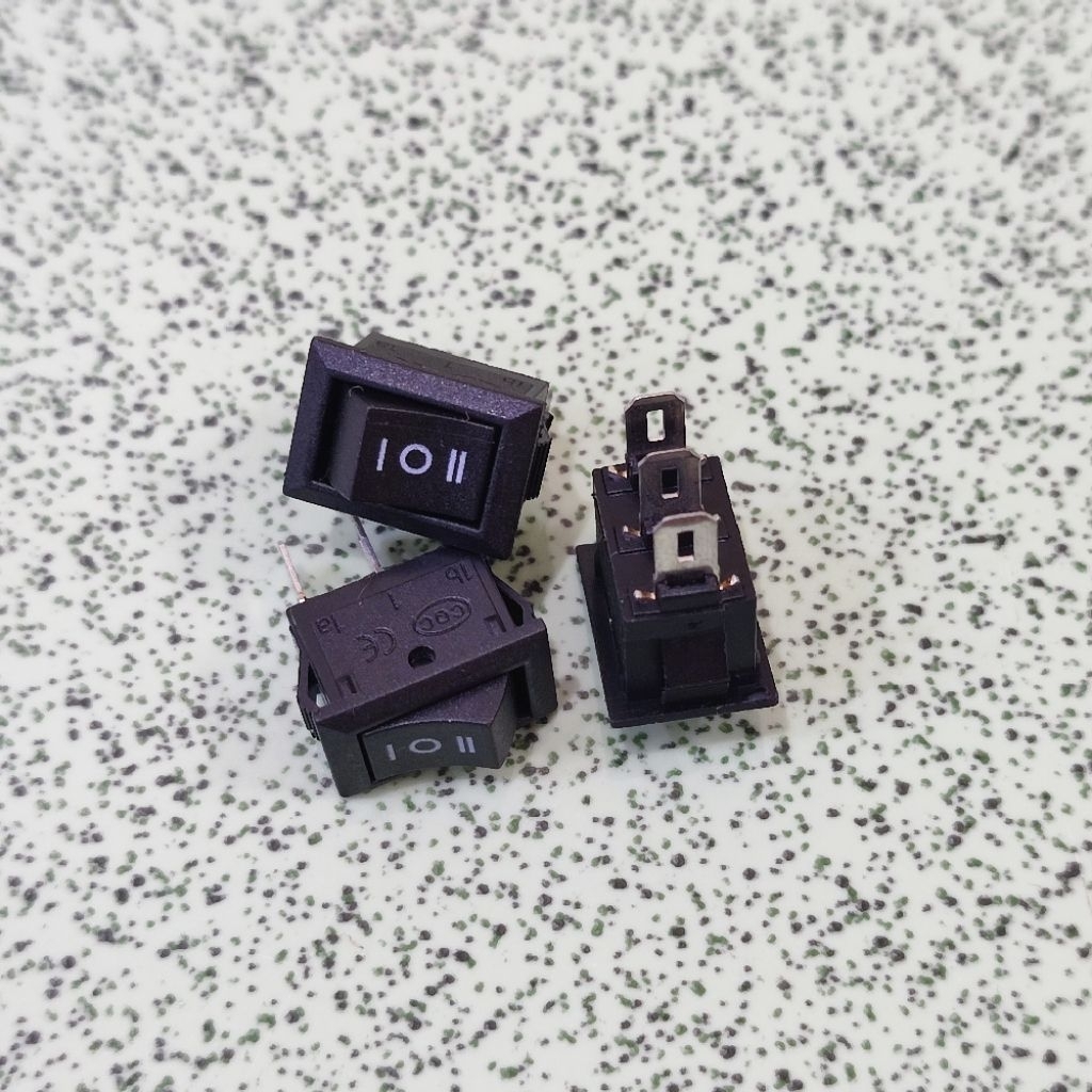 Switch Calculator Saklar 3 Pin ON-OFF-ON Mini 3 Kaki