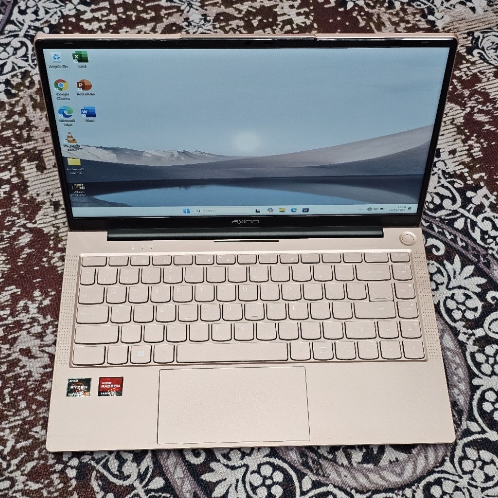 Laptop Axioo Hype 5 AMD X5 AMD RYZEN 5-7430U RAM 8GB SSD 256GB Warna RoseGold Warna Pink Windows 11 