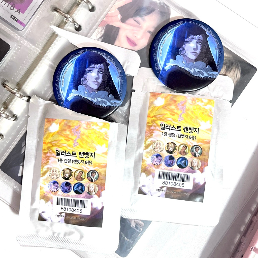 EACH — official merchandise  |  Event Toonique Badge Manhwa Predatory Marriage