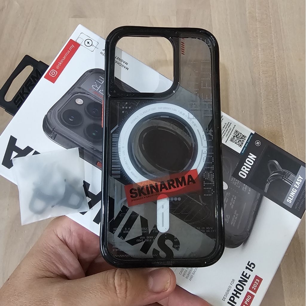 PLAYWORKS Skinarma Iphone 15 Pro case Magsafe Black