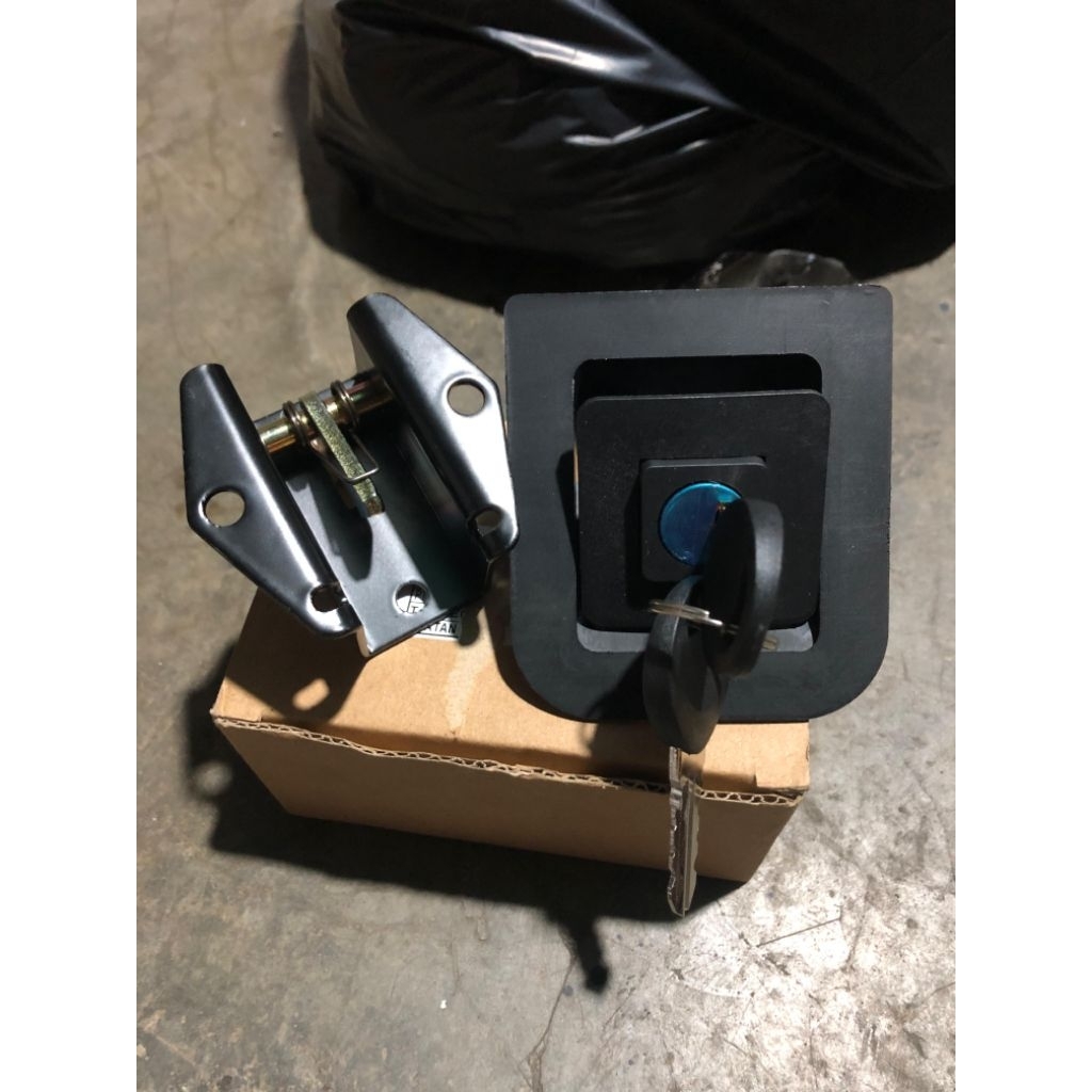 Kunci kuncian jok set vespa excel 150 excel 200 impor detail original presisi jok vespa excel