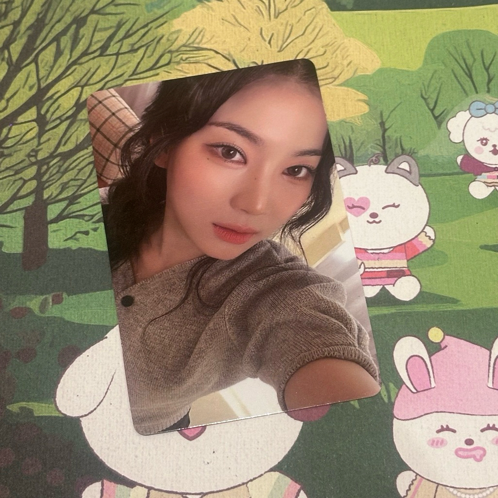 STAYC ISA EMART 24 BENEFIT PHOTOCARD