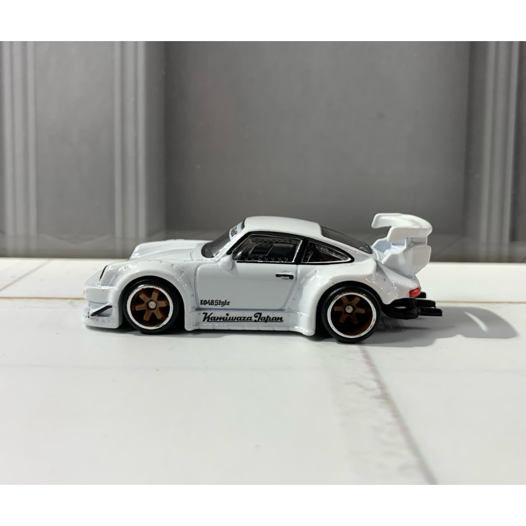 Hotwheels loose porsche 930 rwb putih