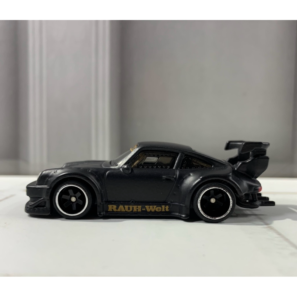 Hotwheels loose porsche 930 rwb hitam