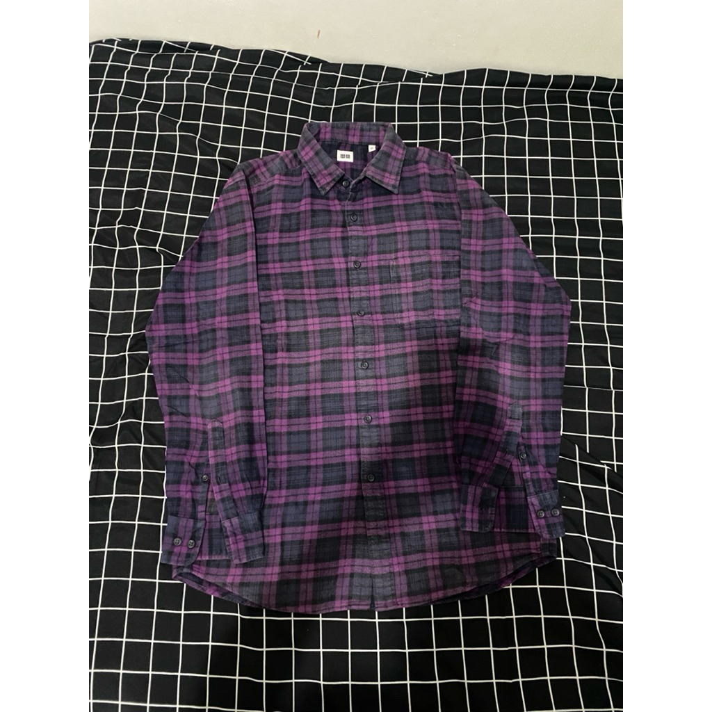 Kemeja Flannel UNIQLO Kotak Ungu Hitam