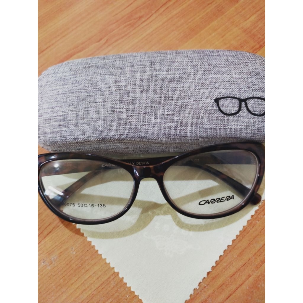 FRAME KACAMATA // CARRERA
